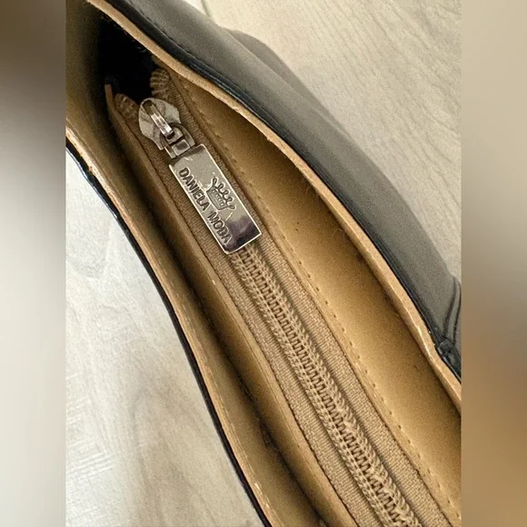 Daniela Moda Black and Beige Leather Handbag - Picture 8 of 8